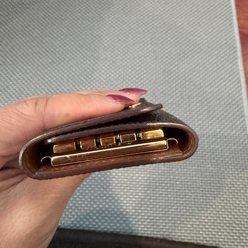 Louis Vuitton 4 Key Ring Holder - Picture 5 of 10